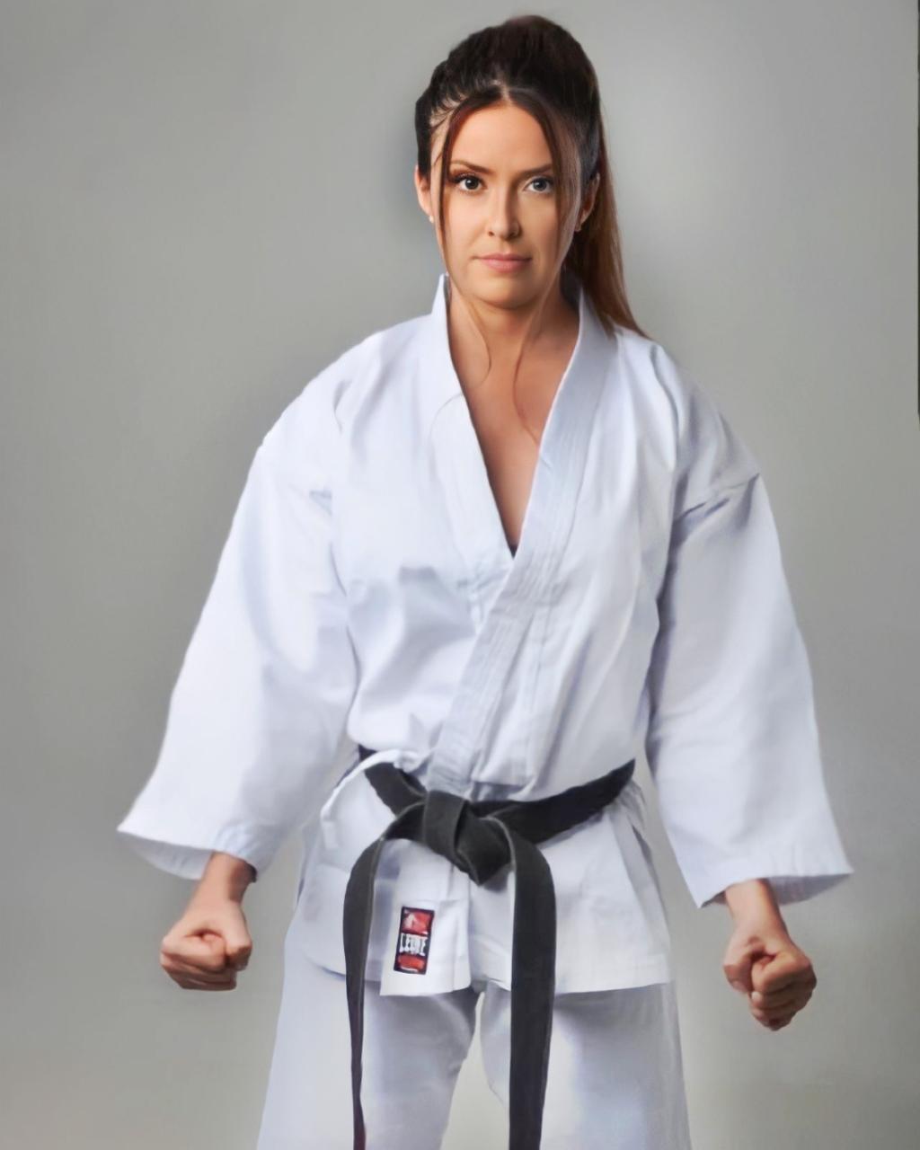 Sensei Marion en posición de karate